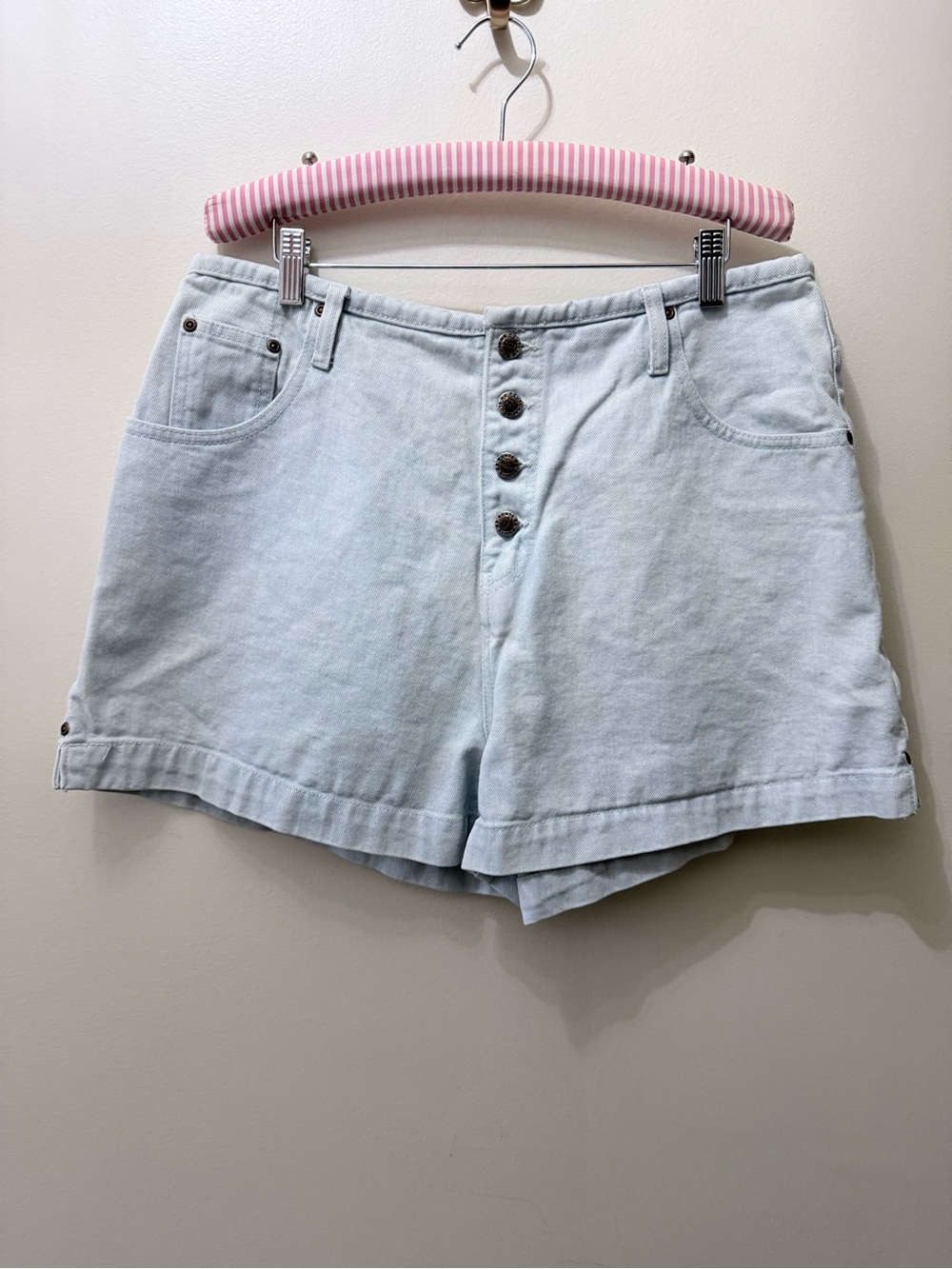 Vintage 90s Light Wash Denim Jean Button Fly High Waisted Mom Shorts 17/18 33”